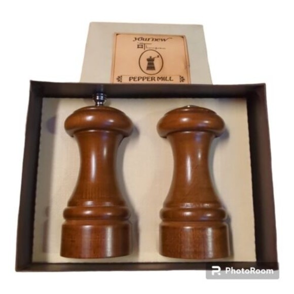 Olde Thompson Other - Olde Thompson Pepper Grinder And Salt Shaker Set Walnut Vintage Made In USA